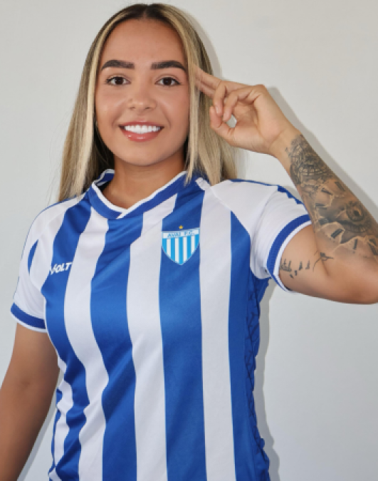 Thays Ferrer <h5>Striker / Forward / Left Winger</h5>